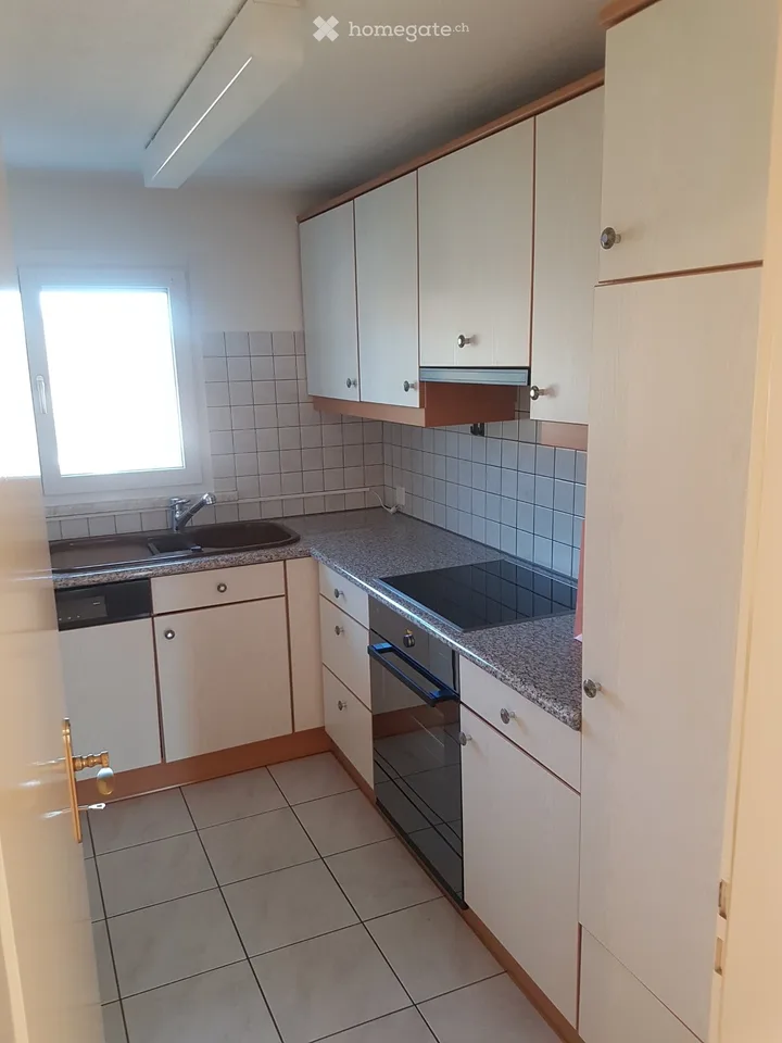 Schöne, helle Wohnung mit grossem Balkon