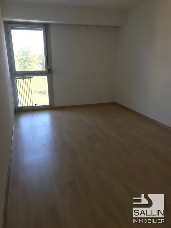 Wohnung mit 4 Zimmern in der Nähe aller Einrichtungen
