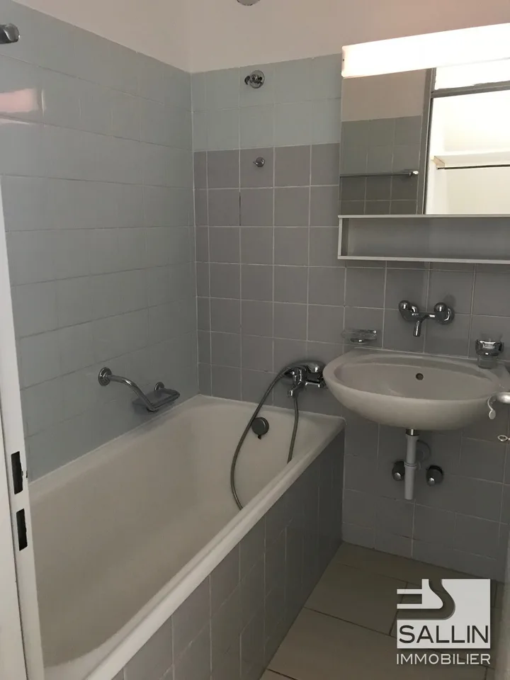Wohnung mit 4 Zimmern in der Nähe aller Einrichtungen