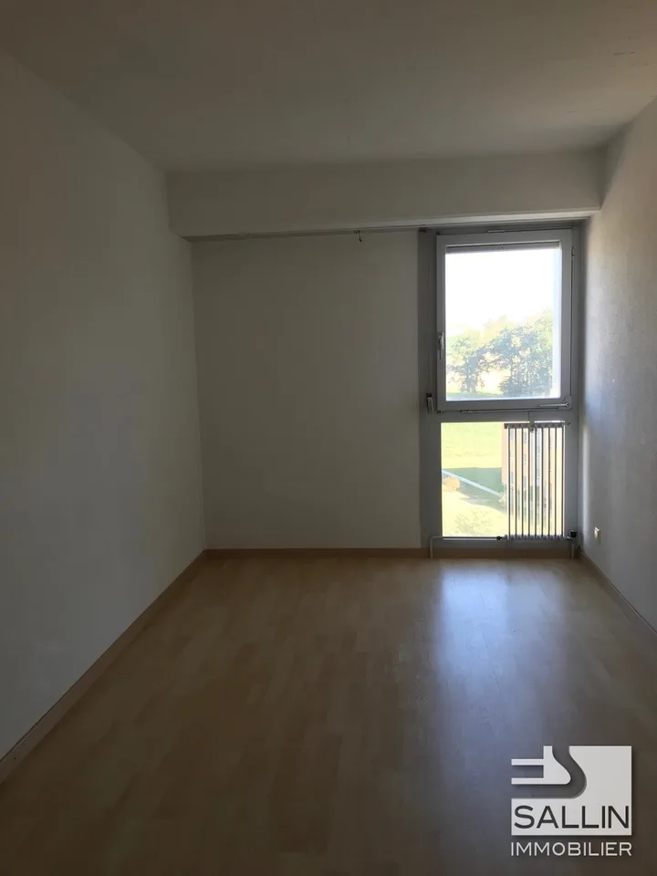 Wohnung mit 4 Zimmern in der Nähe aller Einrichtungen