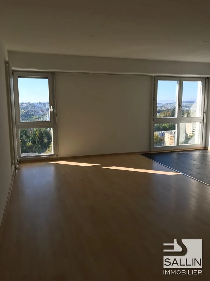 Wohnung mit 4 Zimmern in der Nähe aller Einrichtungen
