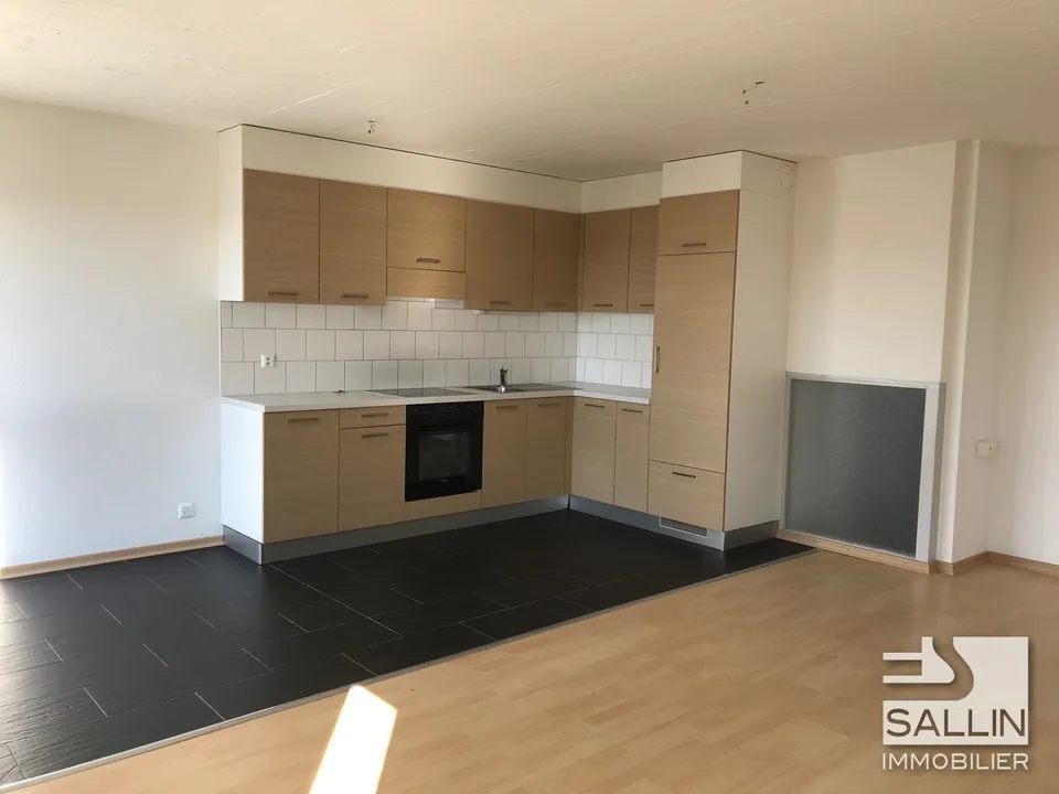 APPARTEMENT DE 4 PIECES  PROCHE DE TOUTES COMMODITES