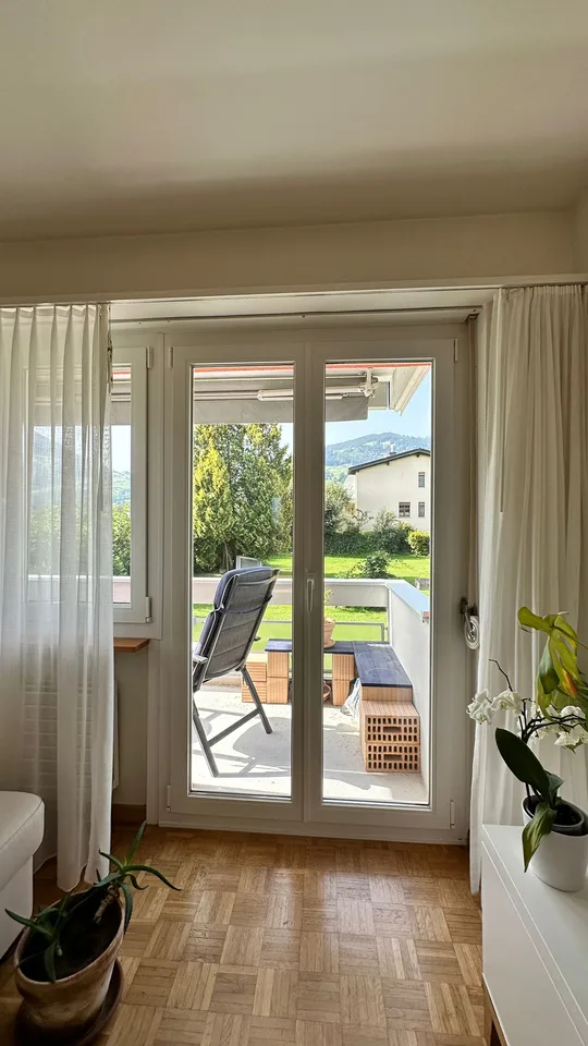 schöne 2.5-Zimmerwohnung im Hochparterre an ruhiger Lage mit Weitsicht