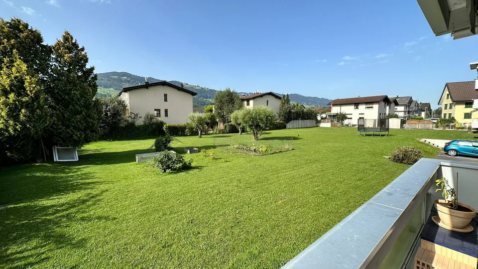 schöne 2.5-Zimmerwohnung im Hochparterre an ruhiger Lage mit Weitsicht