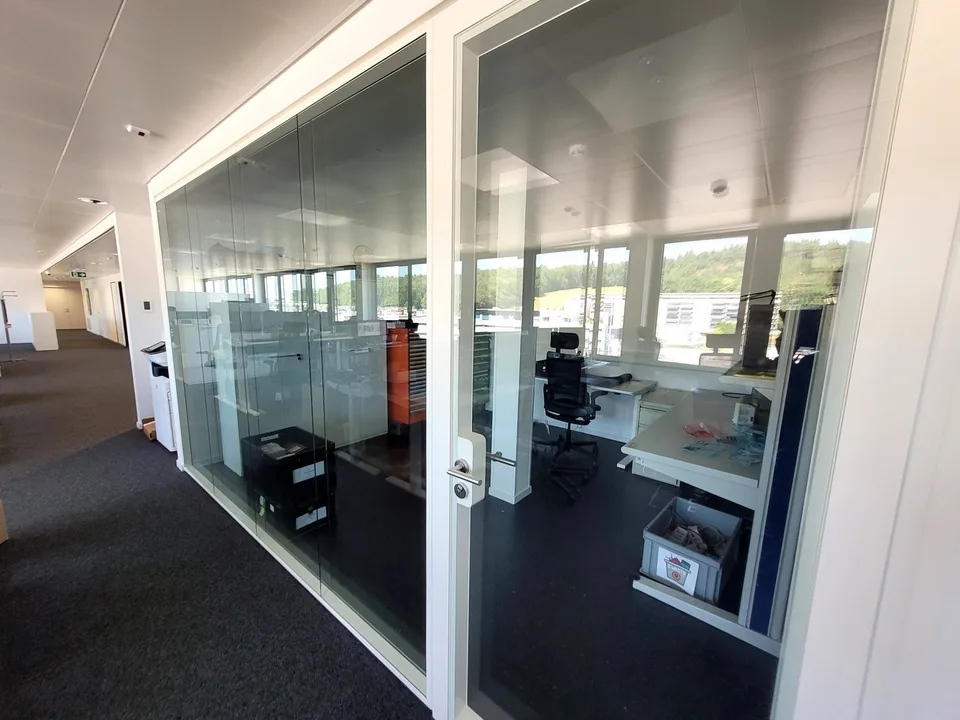 Surfaces of 203 m2, current offices, possible for cabinets, etc.