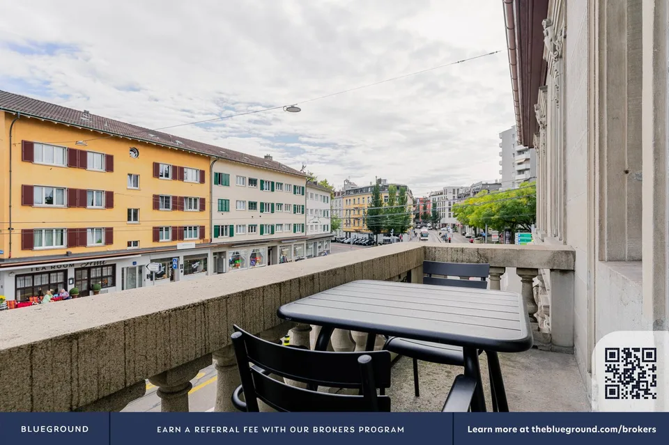 Blueground ID245, Seebach