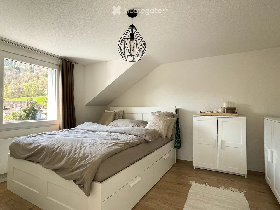 Attraktive 3.5-Zimmer-Dachwohnung an ruhiger Lage in Flums