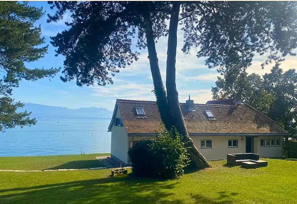 Charming 3 bedroom Lakeside House with Private Jetty - Buchillon!