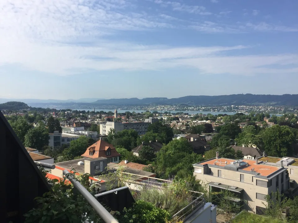 Wohnen über den Dächern von Zürich mit Seeblick