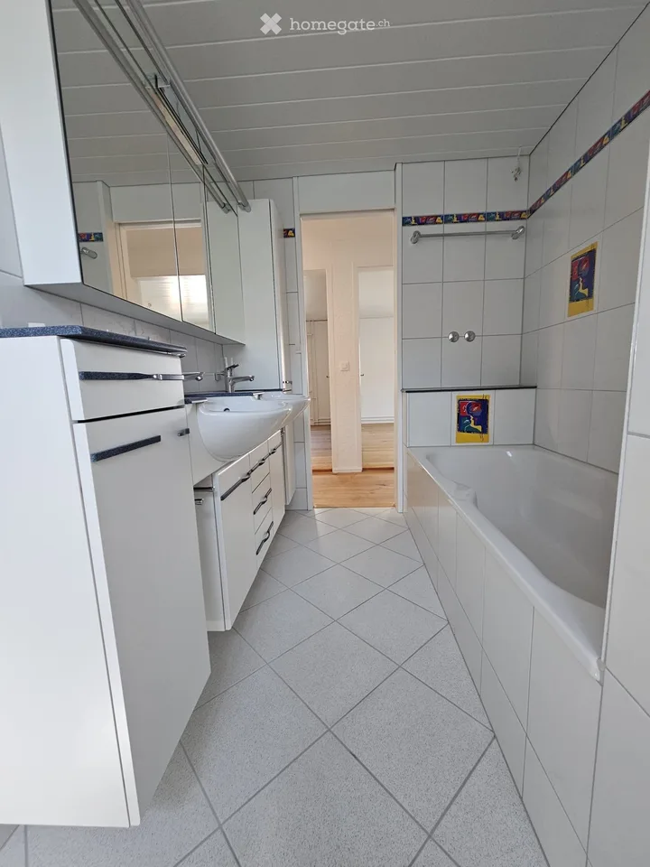 5.5-Room Attic Maisonette in the Heart of Hünenberg
