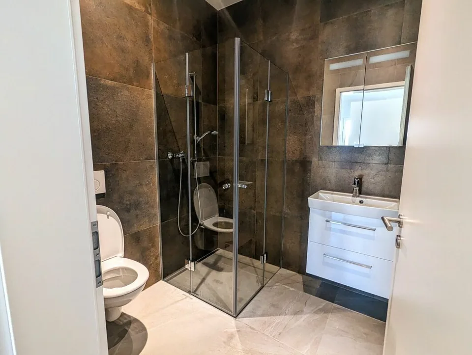 Appartement lumineux et spacieux avec parquet élégant