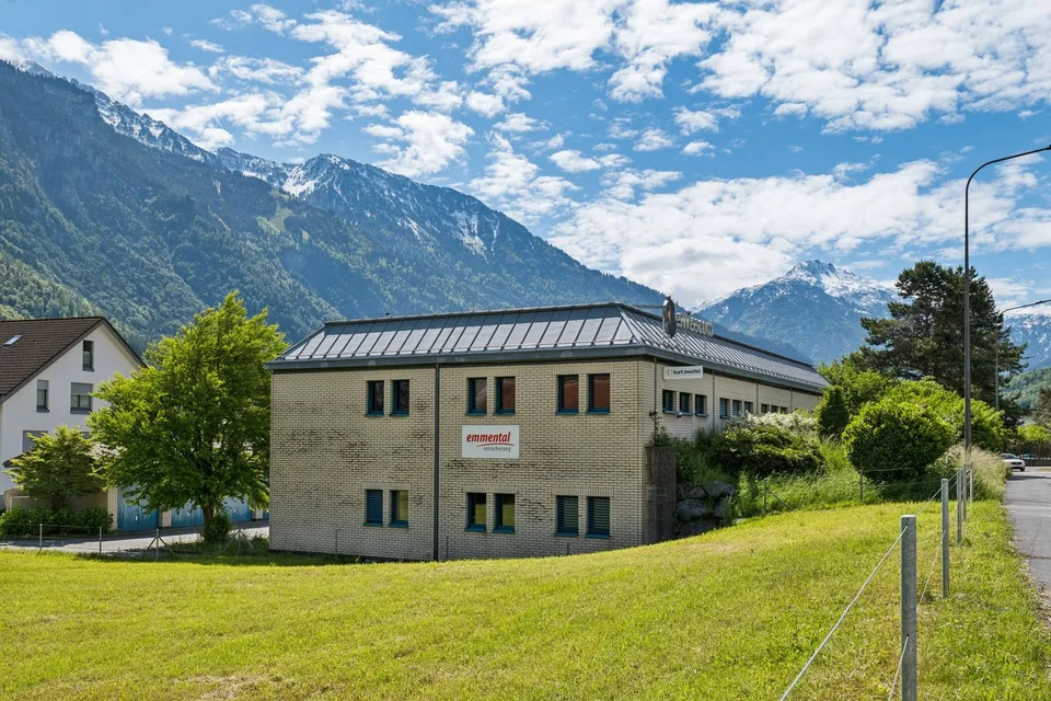 Platz, Freiheit & Alpenblick  Ihre neue Fläche in Glarus