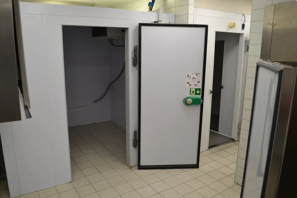 Moderne Geschäftsfläche im Zentrum von Altdorf zu vermieten – Foto 11 von 14