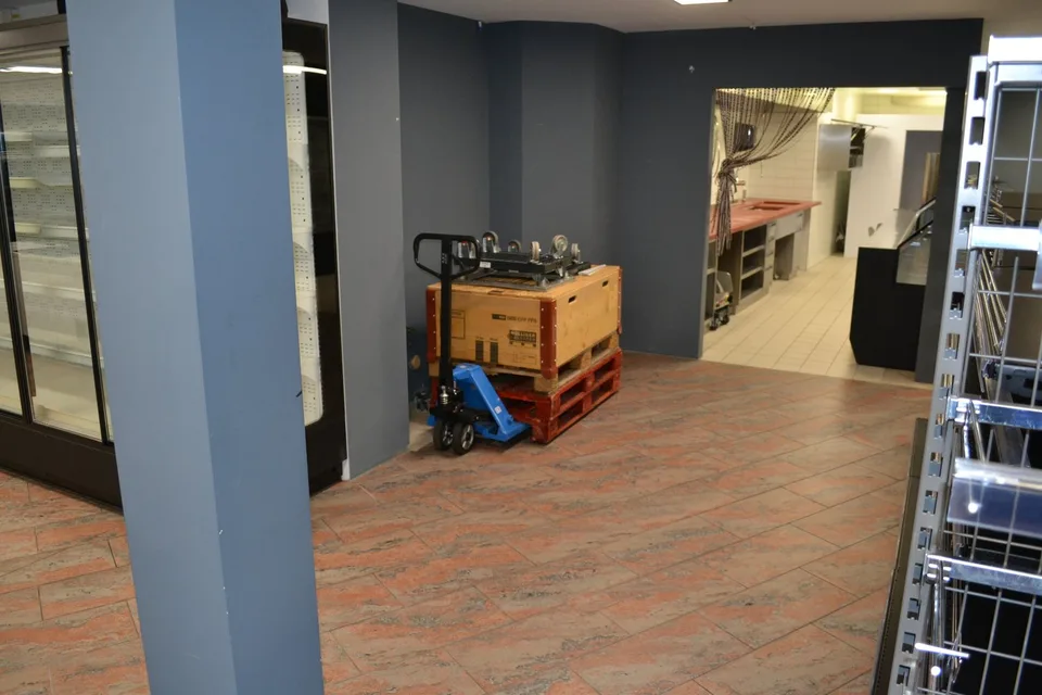 Moderne Geschäftsfläche im Zentrum von Altdorf zu vermieten