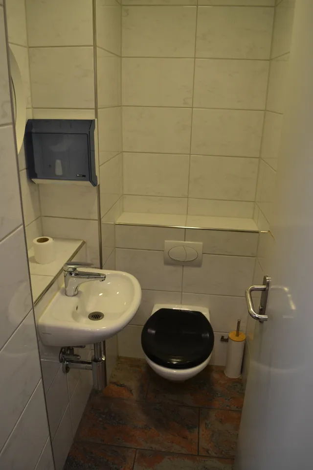 Moderne Geschäftsfläche im Zentrum von Altdorf zu vermieten – Foto 14 von 14