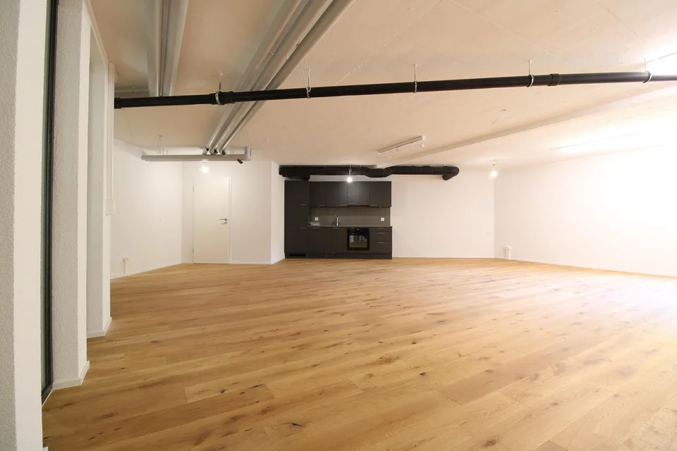 Spazio commerciale moderno in un edificio nuovo