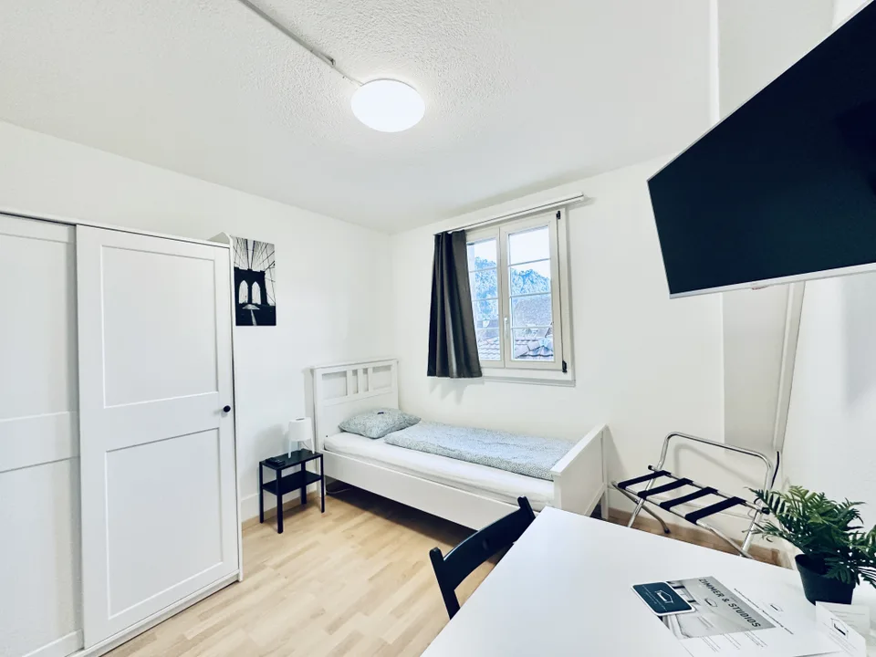 Günstiges, möbliertes Zimmer mit moderner Möblierung