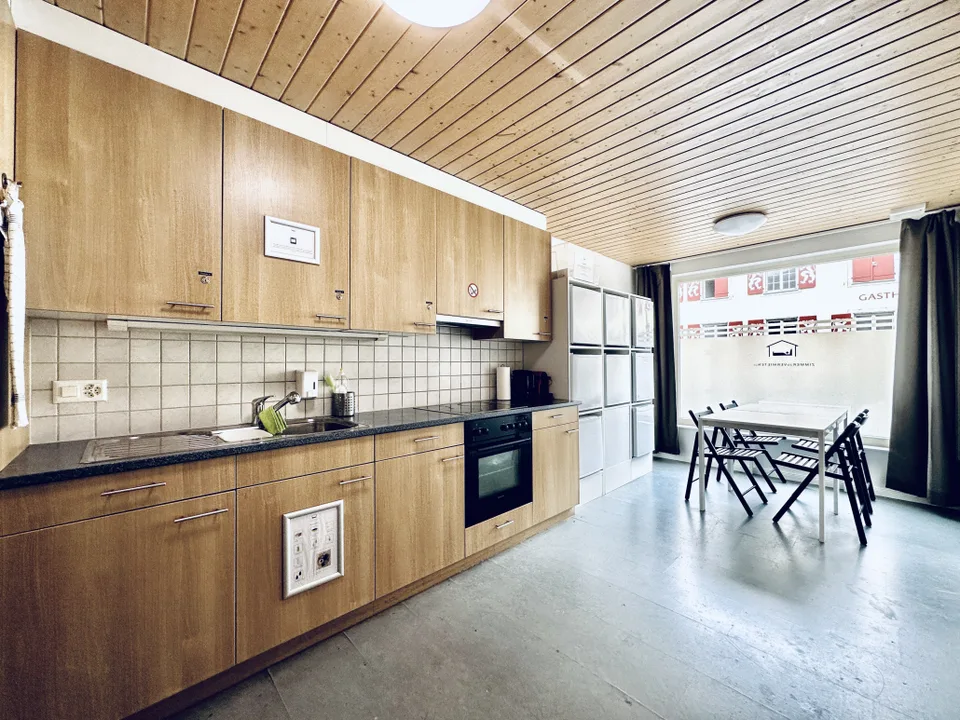 Günstiges, möbliertes Zimmer mit moderner Möblierung
