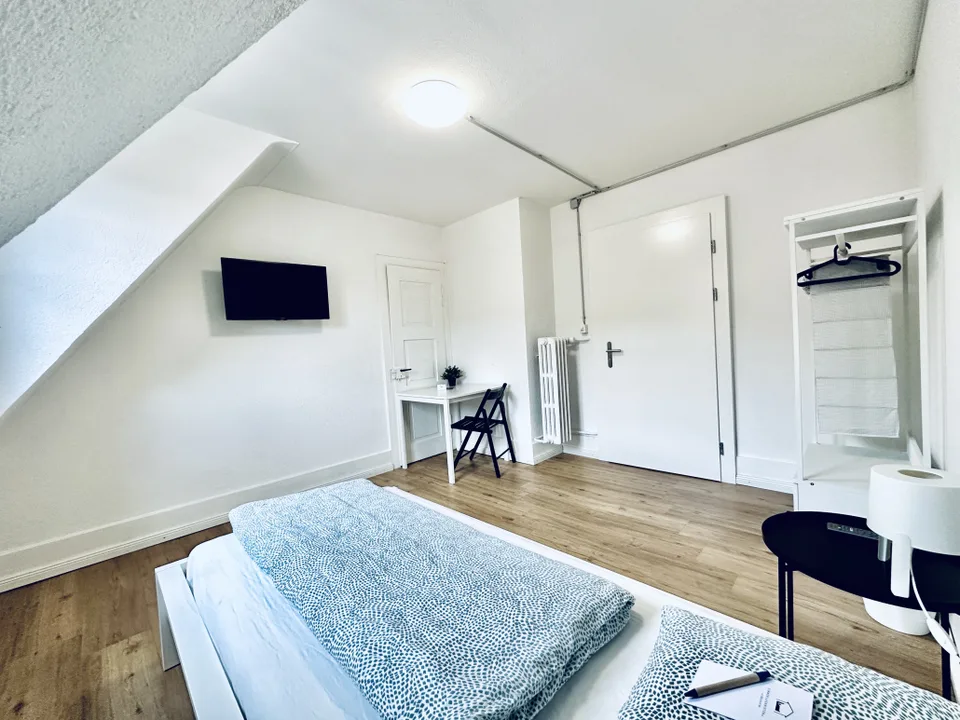 Günstiges, möbliertes Zimmer mit moderner Möblierung