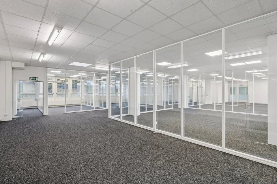 Bezugsbereite und ausgebaute Büroräume für CHF 90.00/m²/Jahr