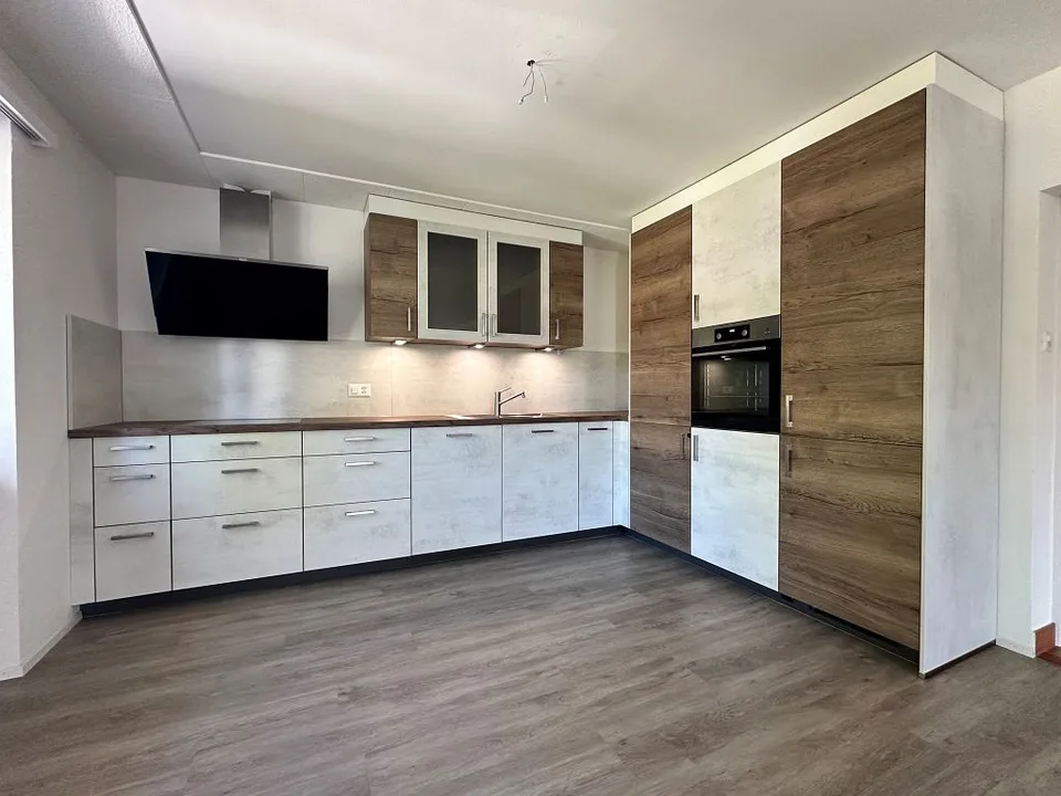 4-Bedroom Apartment, 2nd Floor Right