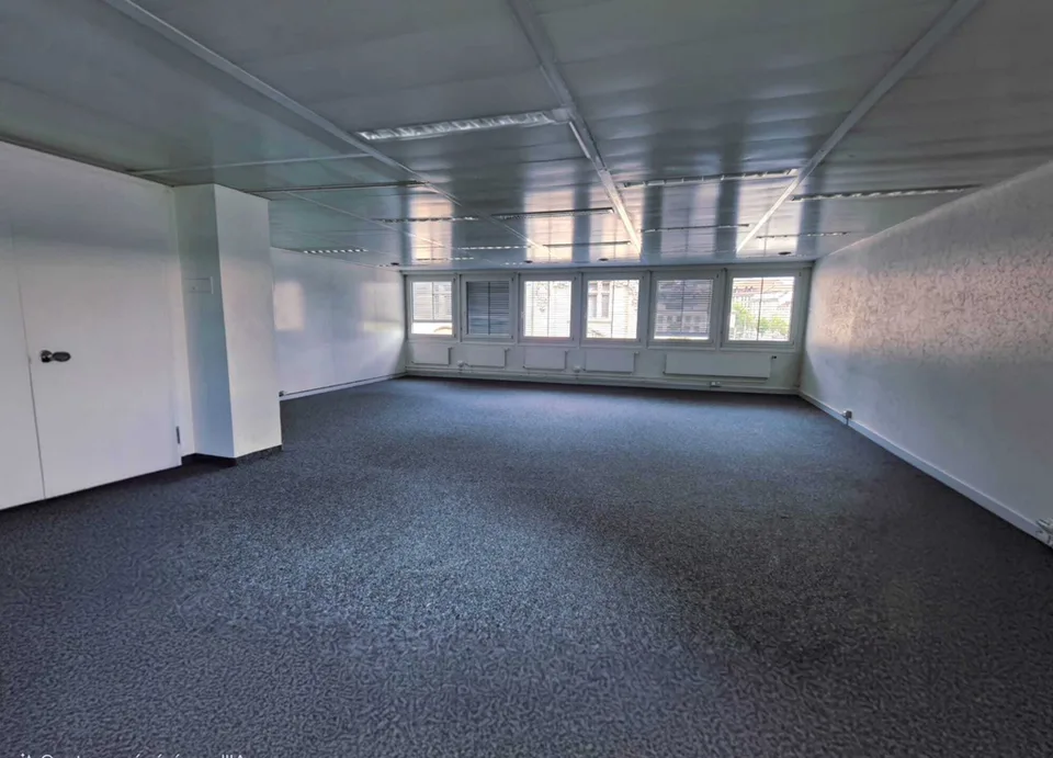 1er loyer offert - Spacieux bureaux lumineux en plain centre-ville