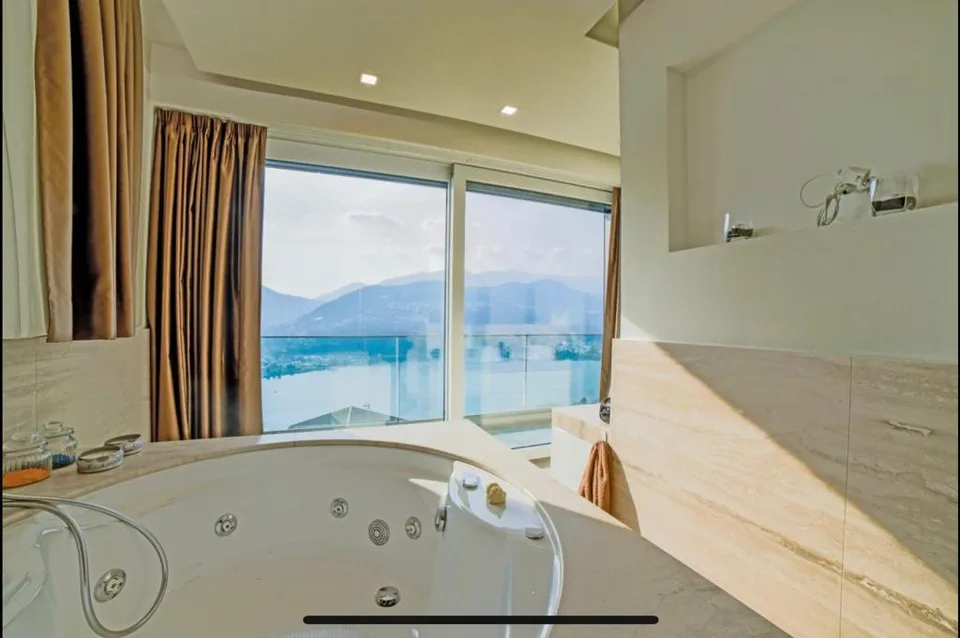 Lussuoso Appartamento Duplex, vista lago 180 gradi con Inifity Pool