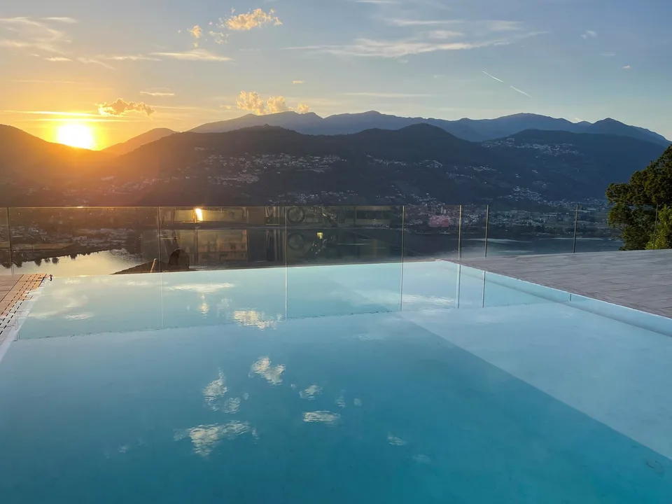 Lussuoso Appartamento Duplex, vista lago 180 gradi con Inifity Pool