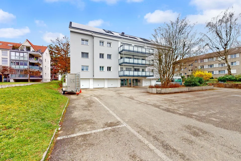 Motorradplätze im Zentrum von Oberwil zu vermieten!