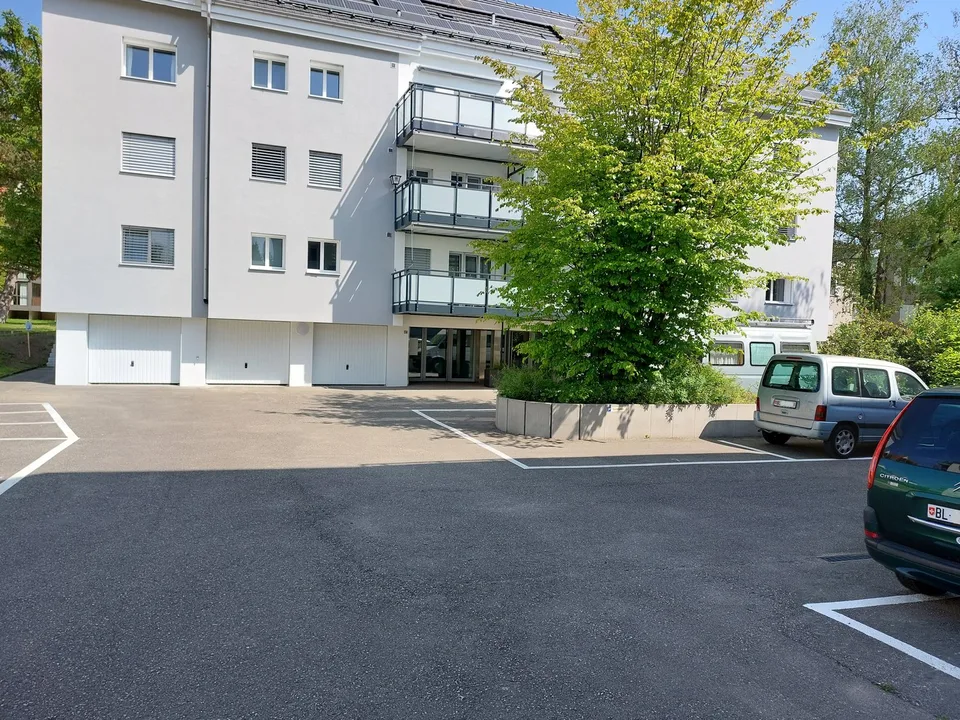 Parcheggi per motocicli nel centro di Oberwil in affitto!