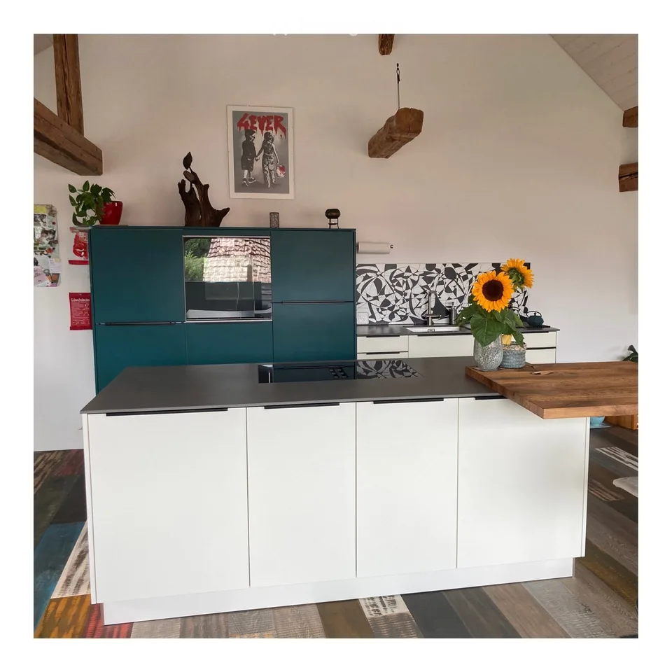 Maisonette di 4 locali elegante, zona living attraente con travi in legno antico caratteristici