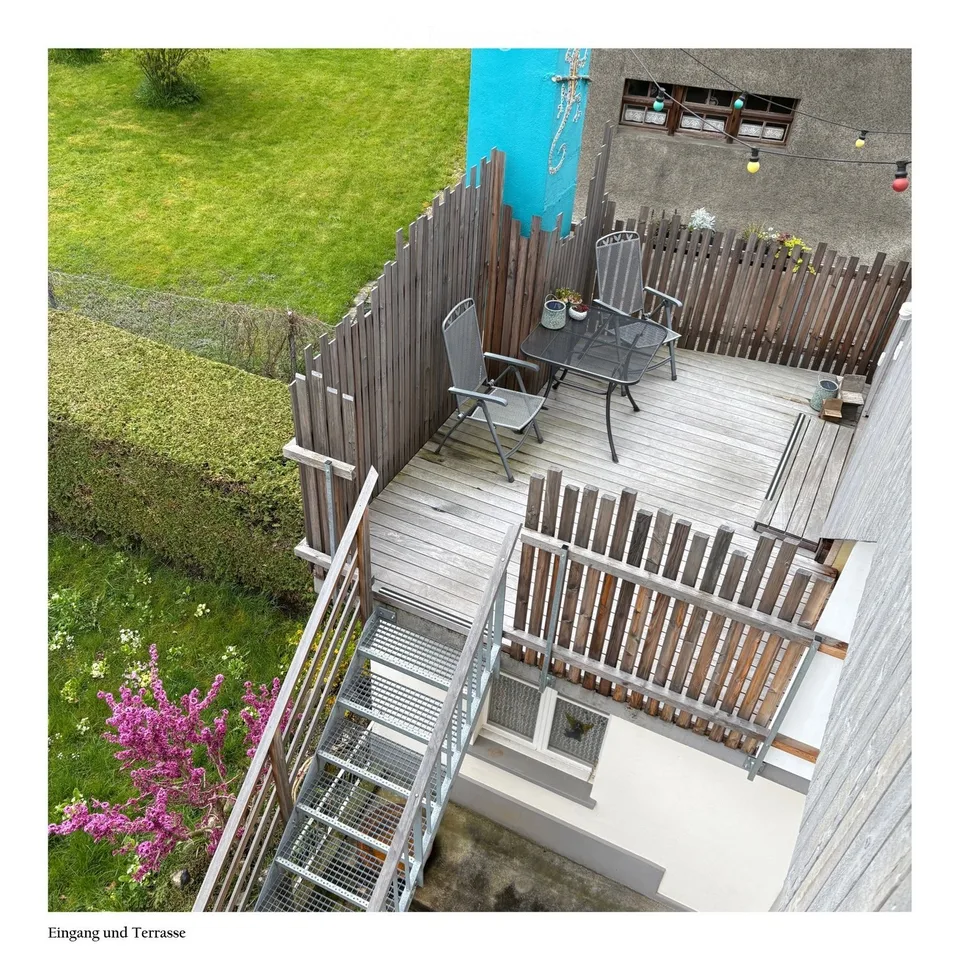 Stilvolle 4-Zi.-Maisonette, attraktiver Wohnbereich mit charaktervollen Altholzbalken