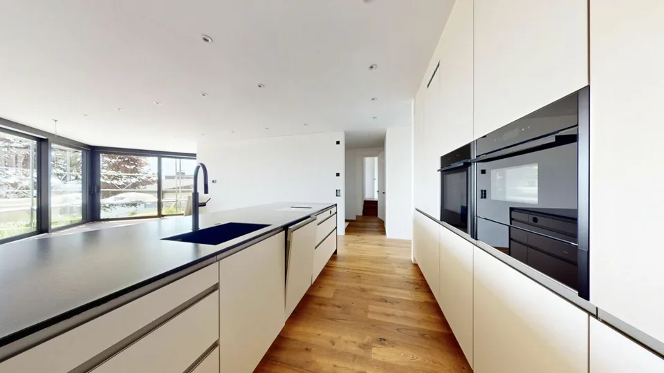 APPARTAMENTO ESCLUSIVO 4.5 LOCALI CON VISTA PANORAMICA E GRANDE ZONA ESTERNA