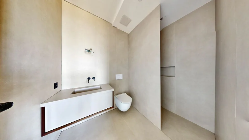 APPARTAMENTO ESCLUSIVO 4.5 LOCALI CON VISTA PANORAMICA E GRANDE ZONA ESTERNA