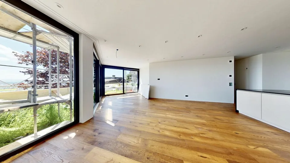APPARTAMENTO ESCLUSIVO 4.5 LOCALI CON VISTA PANORAMICA E GRANDE ZONA ESTERNA