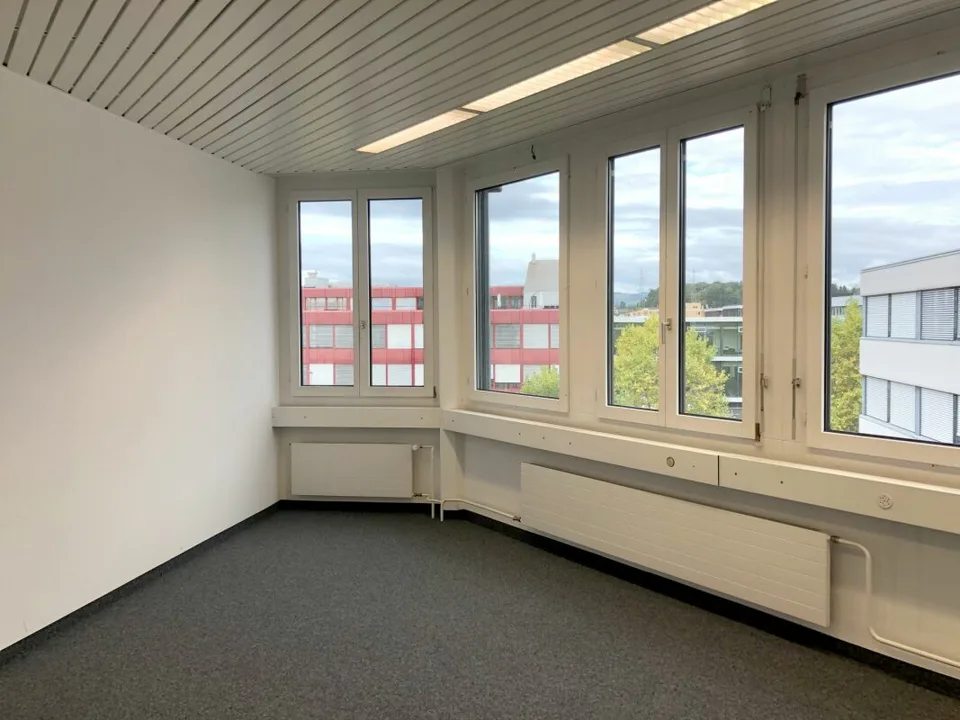 Office 156 m2 in Steinhausen