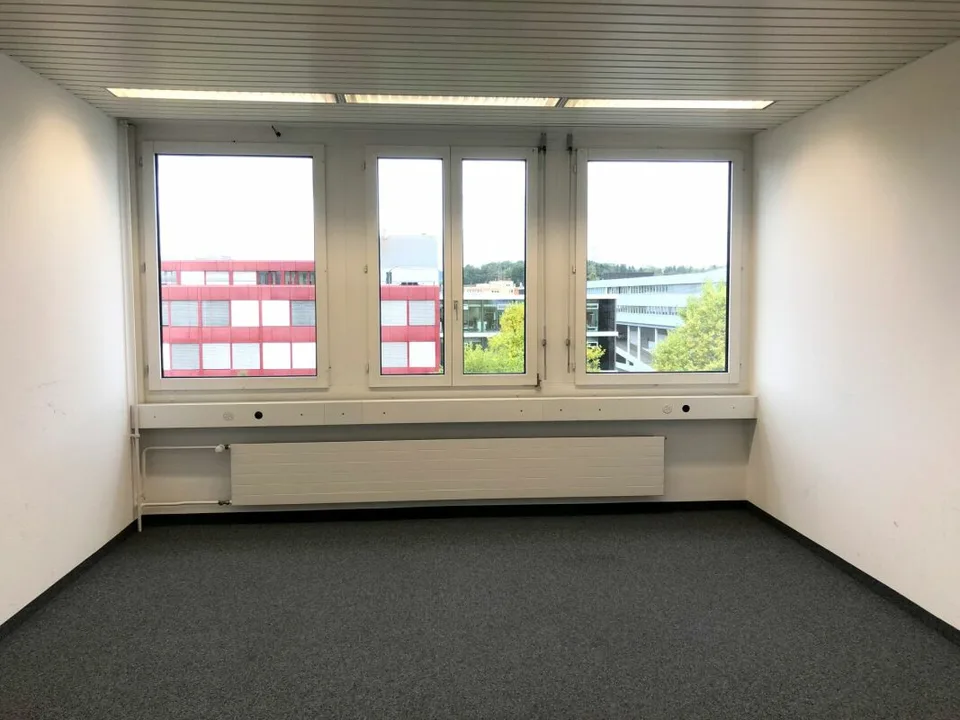 Office 156 m2 in Steinhausen