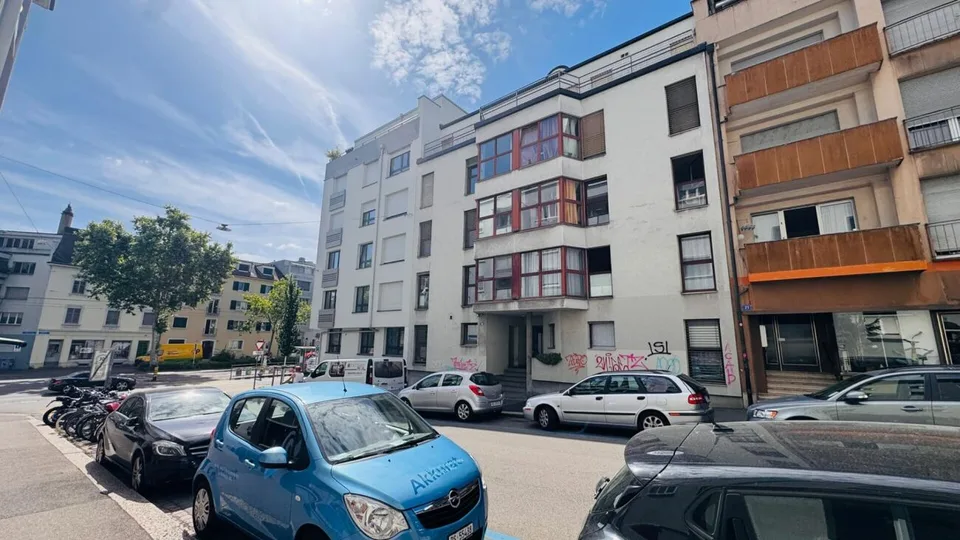 Schöne 3.5-Zimmer-Wohnung mit neuer Küche, neuem Bad, kleinem Balkon und Kellerabteil