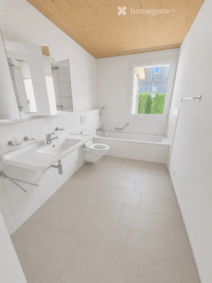 Gebäude zum Wohlfühlen: Grosszügige 3.5 Zimmer-Wohnung im Eigentumsstandard mit Blick ins Grüne