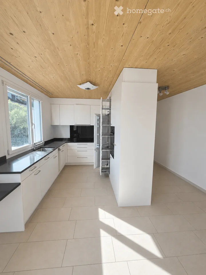 Gebäude zum Wohlfühlen: Grosszügige 3.5 Zimmer-Wohnung im Eigentumsstandard mit Blick ins Grüne