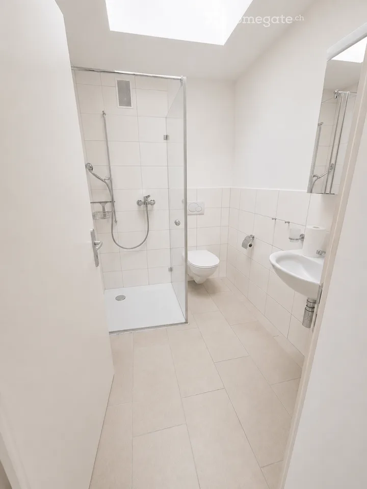 Gebäude zum Wohlfühlen: Grosszügige 3.5 Zimmer-Wohnung im Eigentumsstandard mit Blick ins Grüne