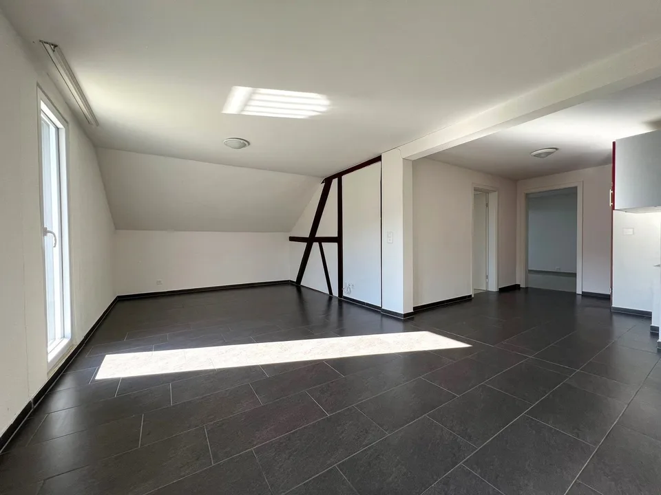 Helle 3.5-Zimmer-Wohnung mit Balkon