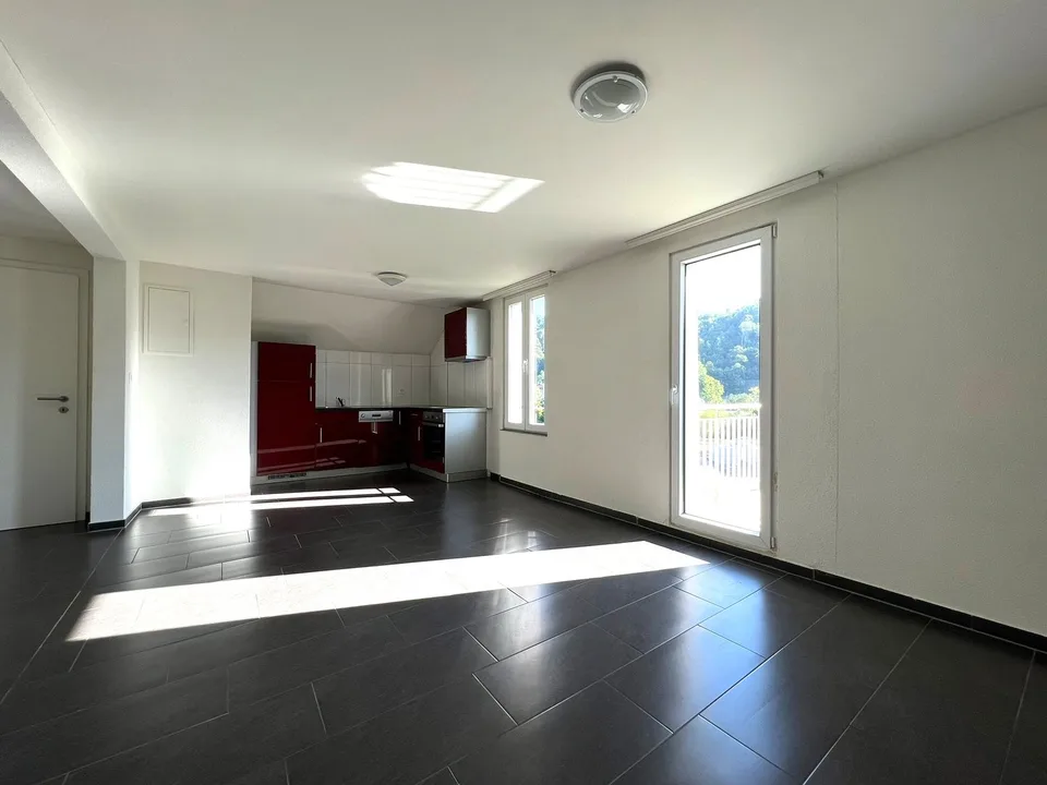 Helle 3.5-Zimmer-Wohnung mit Balkon