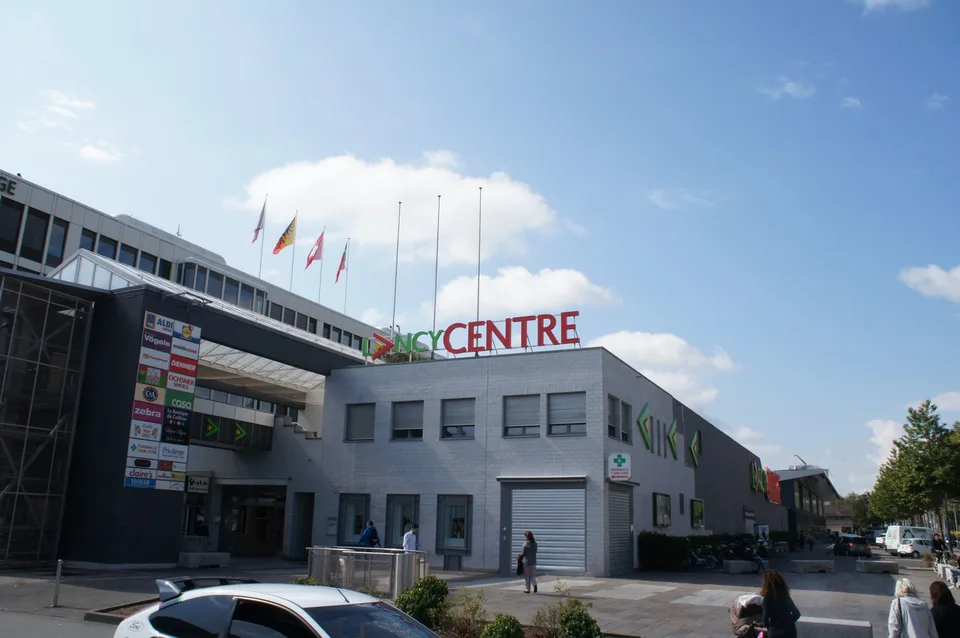 Installez-vous dans un centre commercial urbain de qualité
