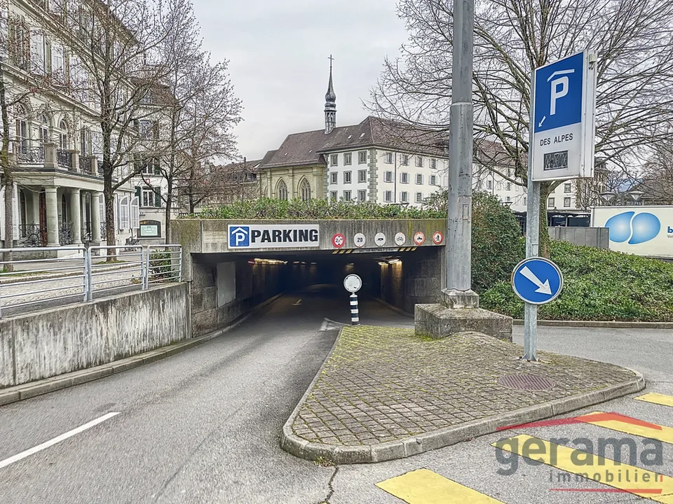 A 2 min de toutes les commodités / place de parc intérieure