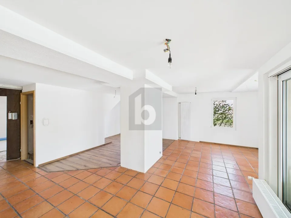FRISCH SANIERT MIT GROSSEM BALKON