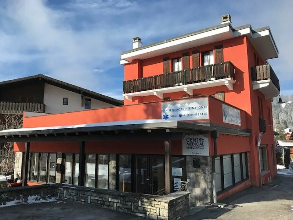 RED HOUSE - LOCAL COMMERCIAL A LOUER A L'ANNEE