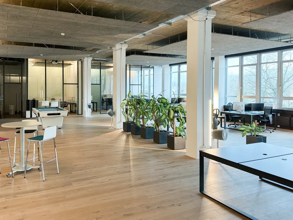 Modernes und helles Büro direkt an der Aare mit 393 m² zur Nachmiete. Helles Loft mit 3.75m Raumhöhe – Foto 7 von 7