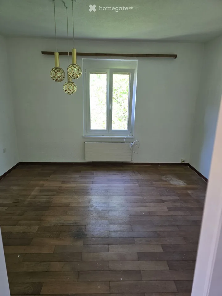 Charmante 4-Zimmer-Dachwohnung in Büsserach – sofort verfügbar