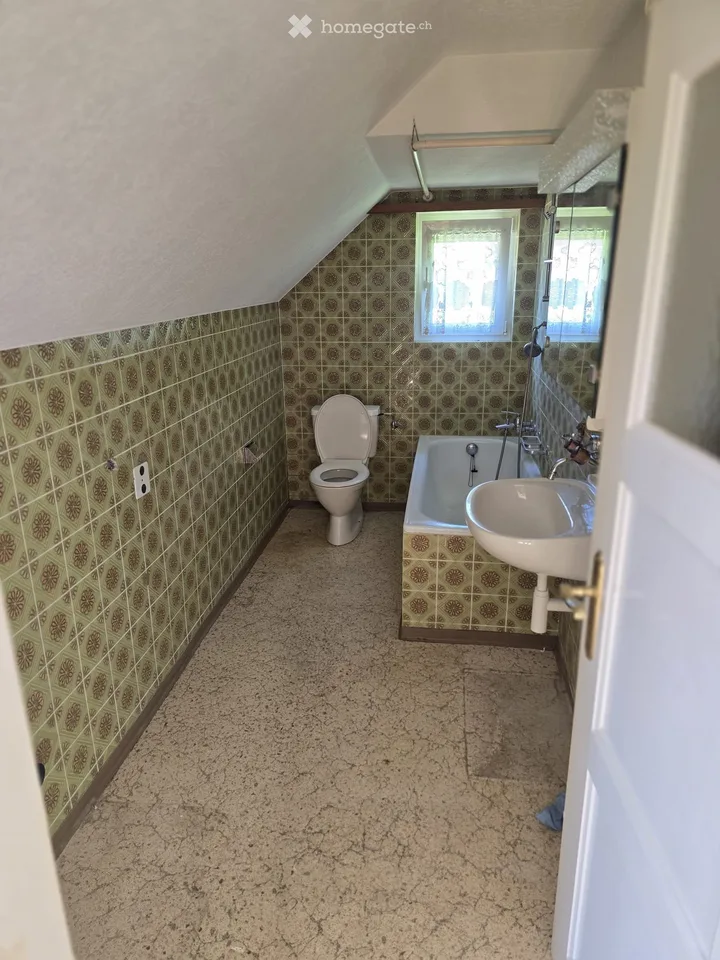 Charmante 4-Zimmer-Dachwohnung in Büsserach – sofort verfügbar
